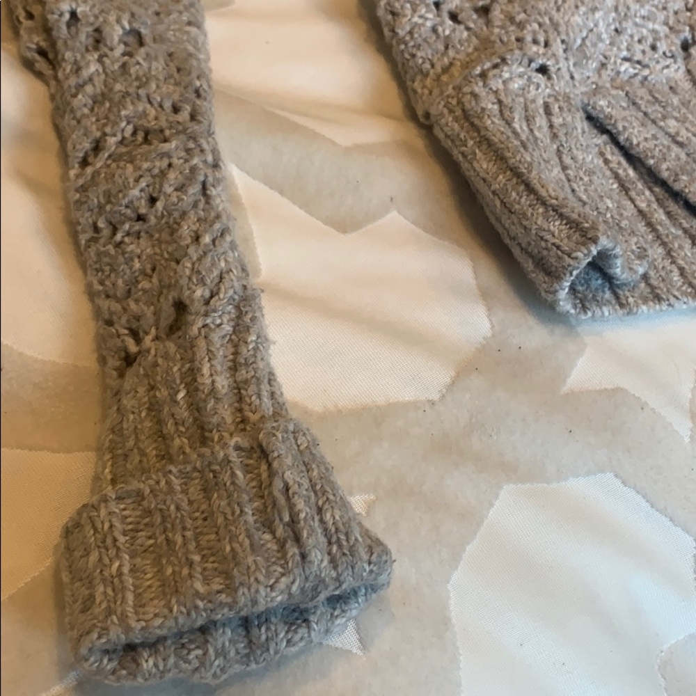 sweater - Picture 3 of 3